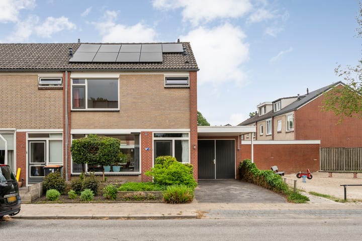 Photo 3 of Meidoornstraat 2