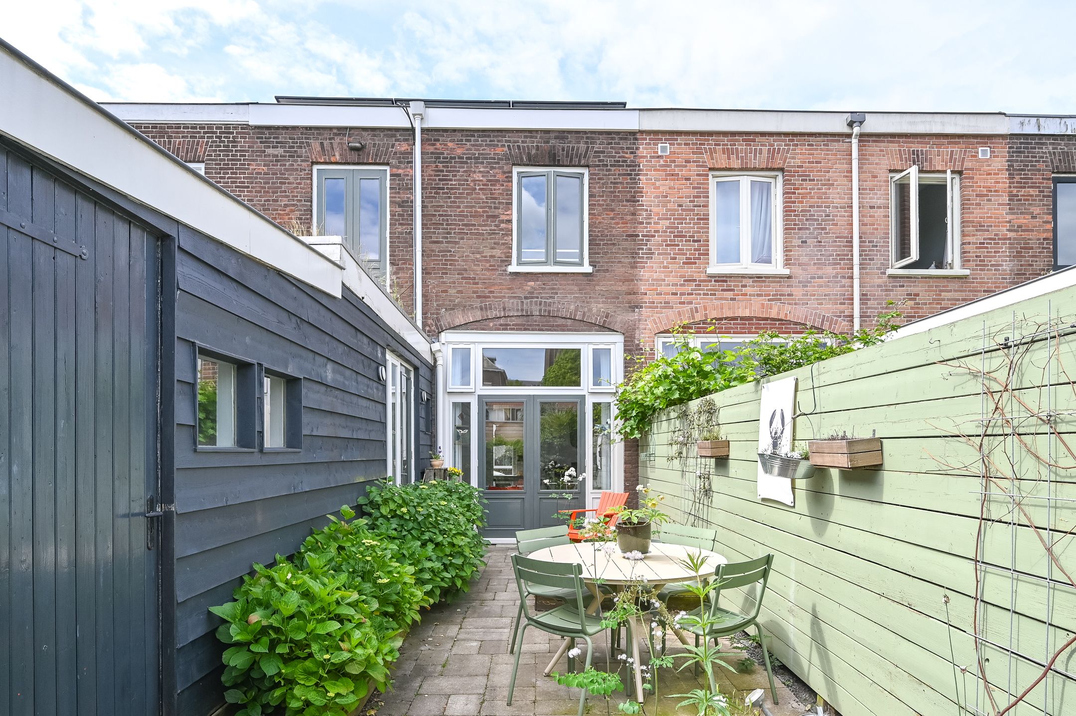 Charming Monumental Townhouse with Sunny Garden Near Haarlem Center — 36