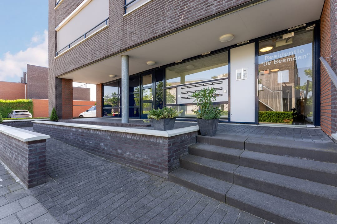 Turnkey Corner Apartment with Heated Terrace and Private Parking in Maastricht Heugem — 13