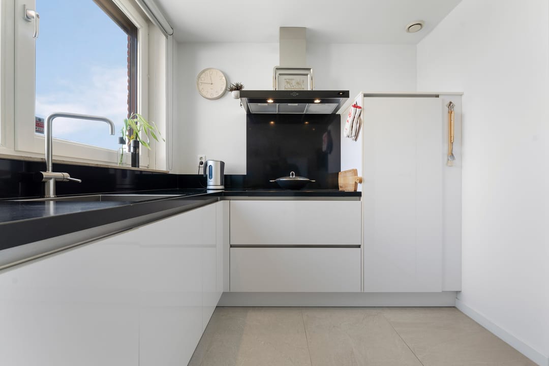 Turnkey Corner Apartment with Heated Terrace and Private Parking in Maastricht Heugem — 22
