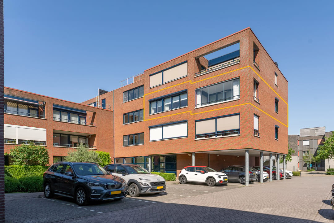 Turnkey Corner Apartment with Heated Terrace and Private Parking in Maastricht Heugem — 38