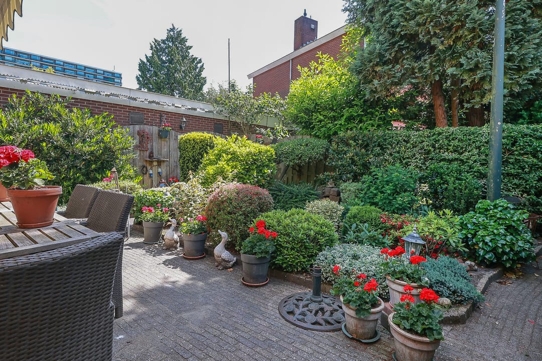 Spacious Corner Home with Expansion Potential in Green Amsterdam North — 26