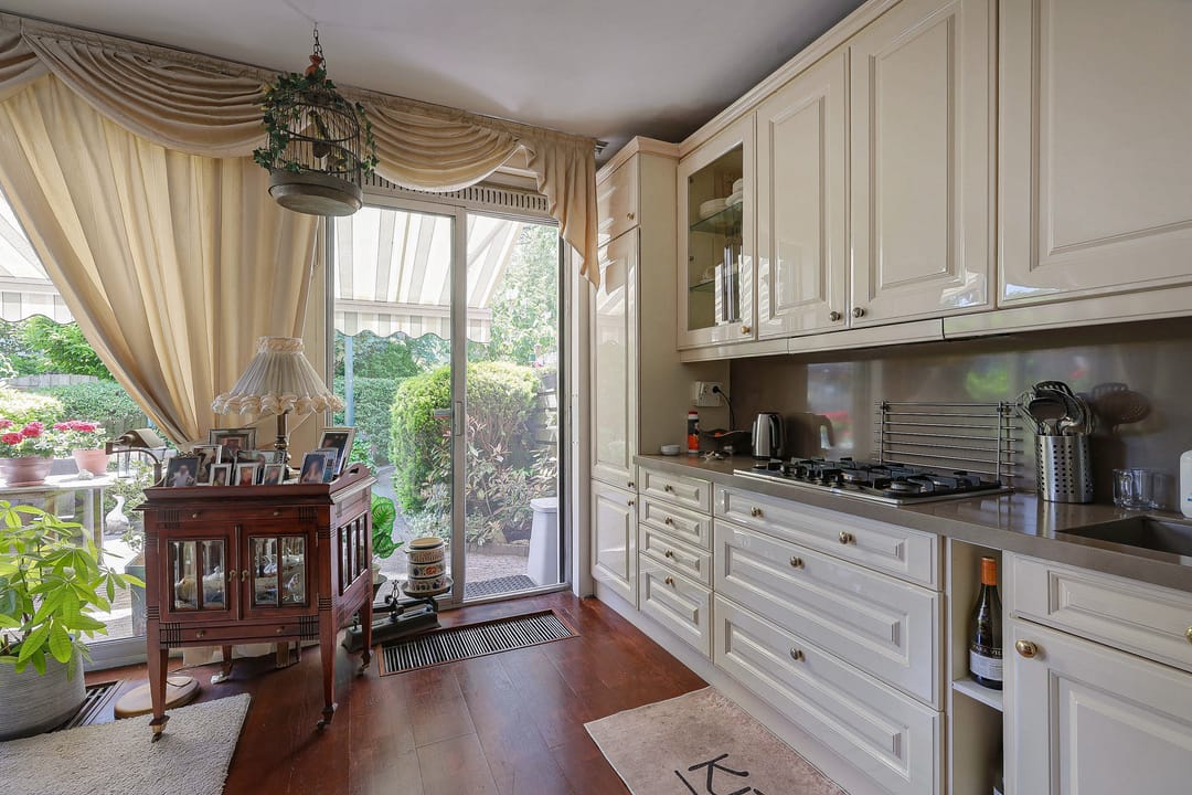 Spacious Corner Home with Expansion Potential in Green Amsterdam North — 8