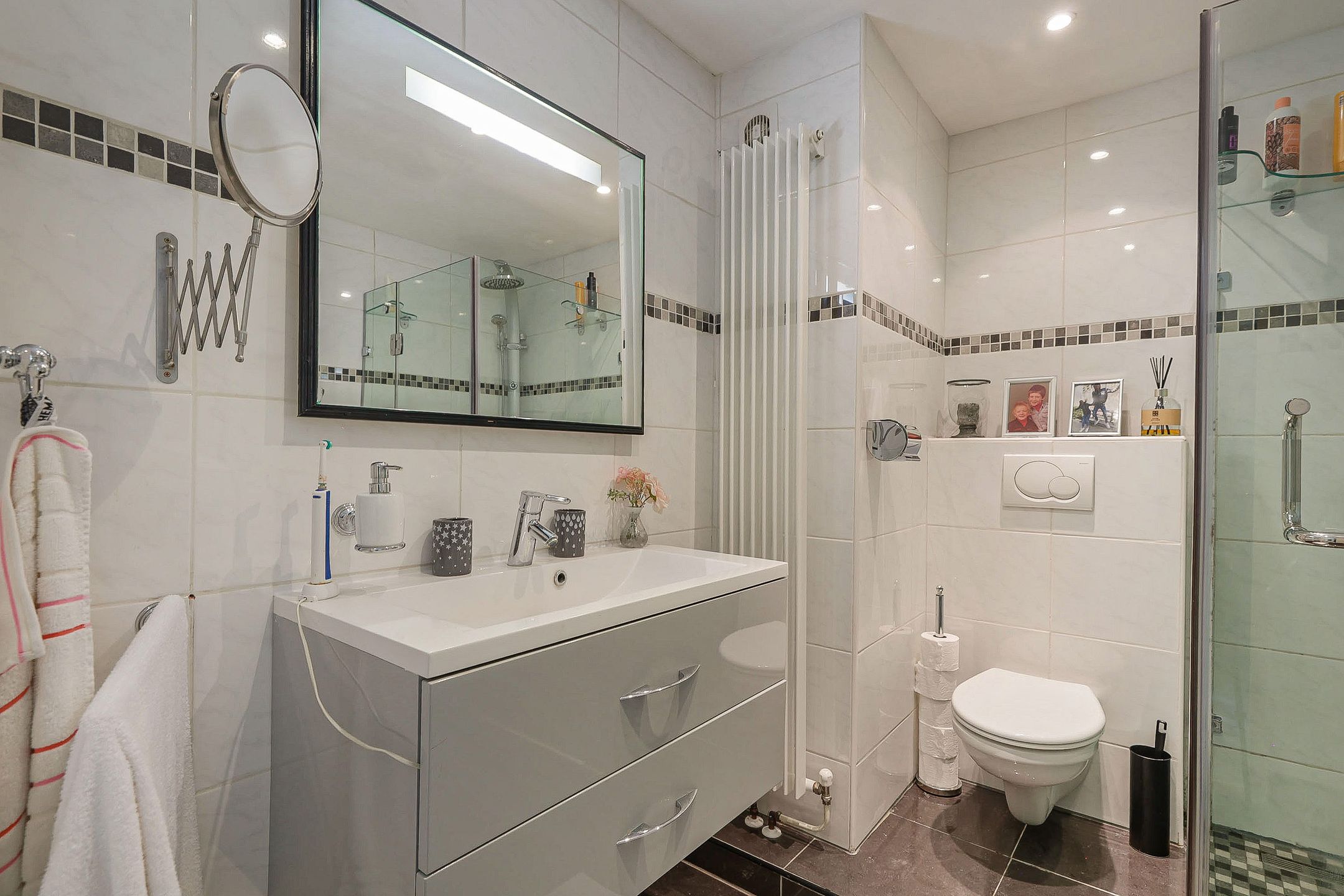 Spacious Corner Home with Expansion Potential in Green Amsterdam North — 24
