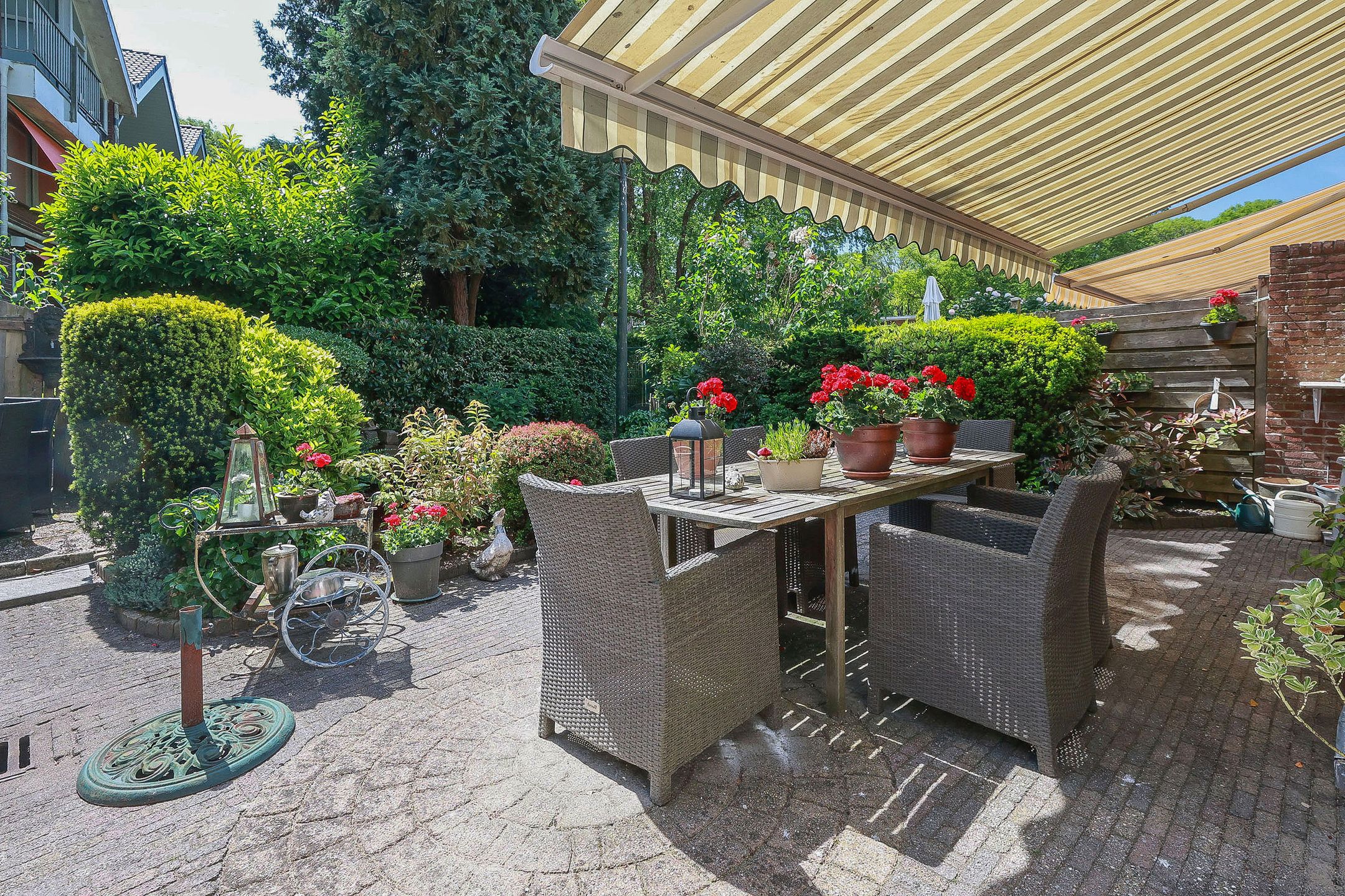 Spacious Corner Home with Expansion Potential in Green Amsterdam North — 27