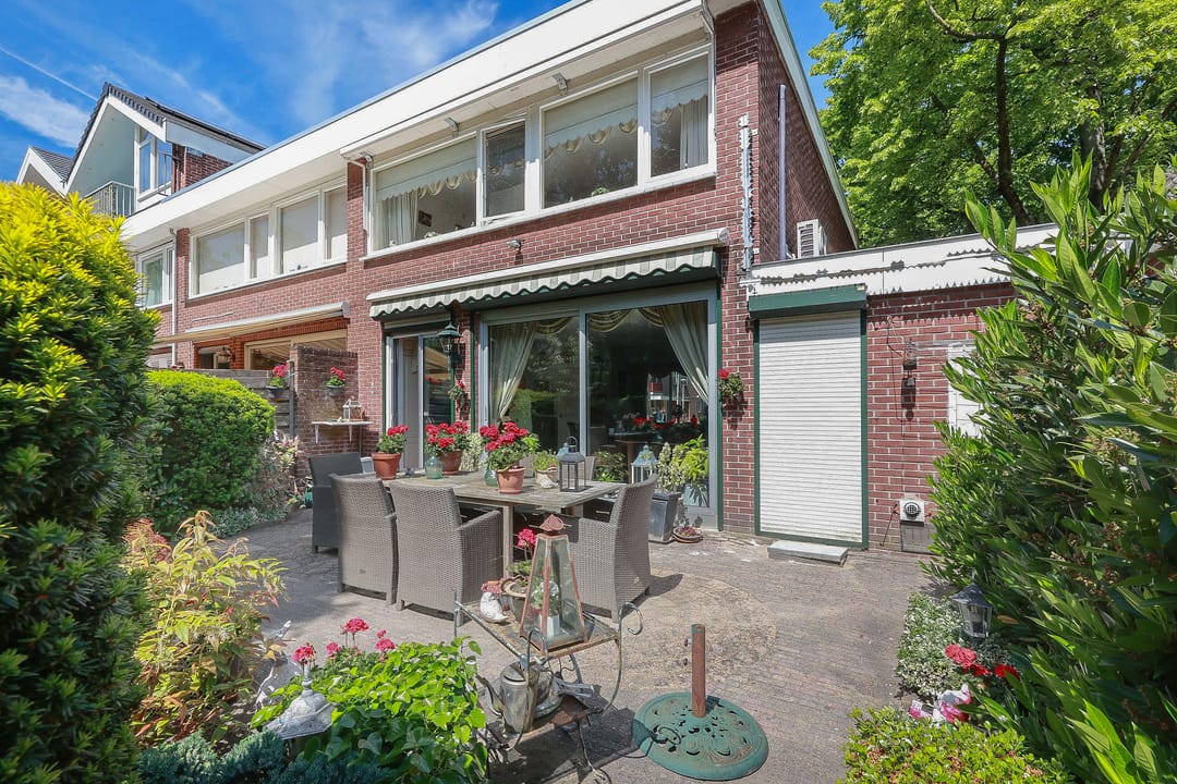 Spacious Corner Home with Expansion Potential in Green Amsterdam North — 31