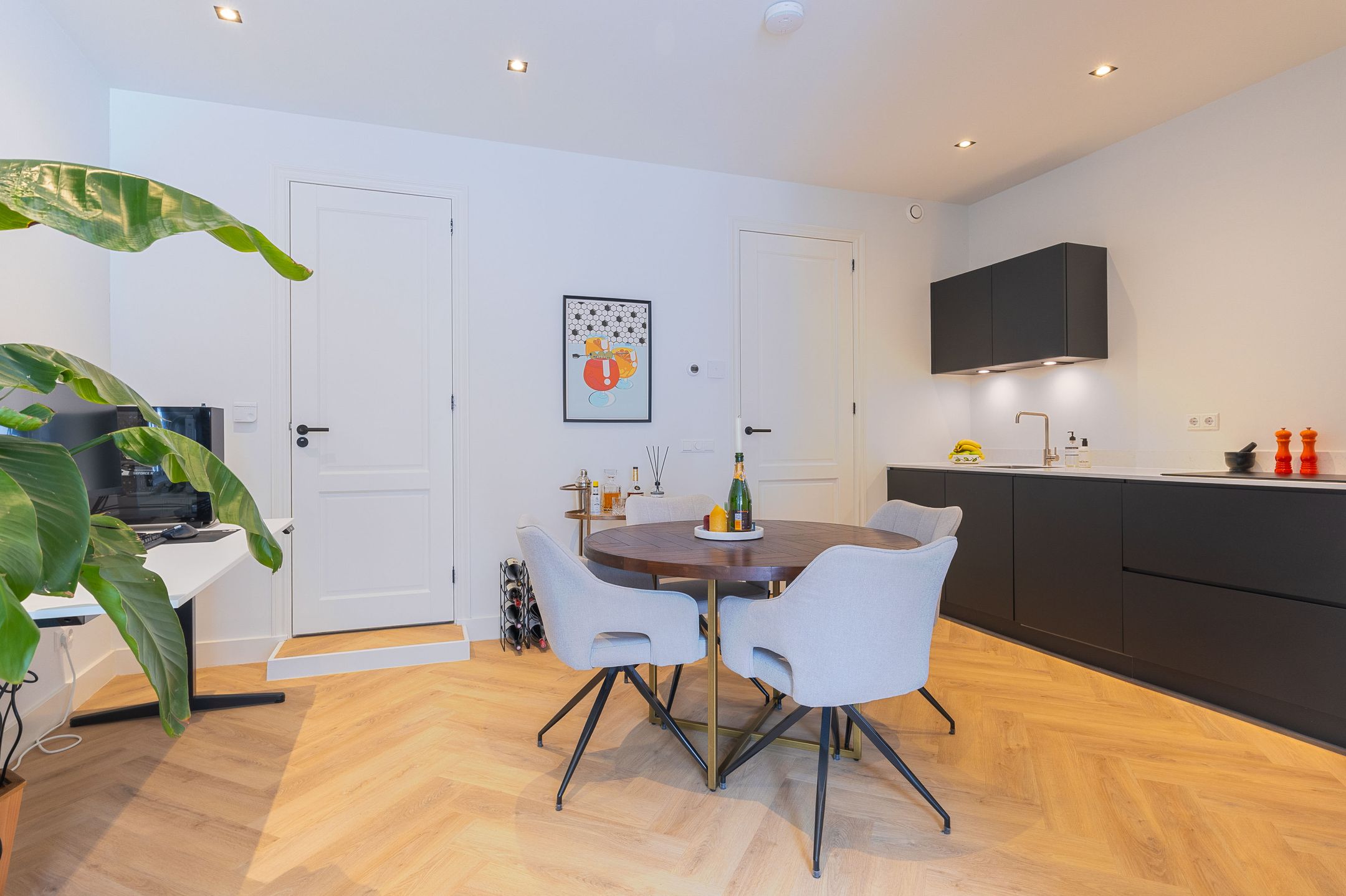Move-in Ready Apartment with Modern Finishes in Hoorn City Center — 9