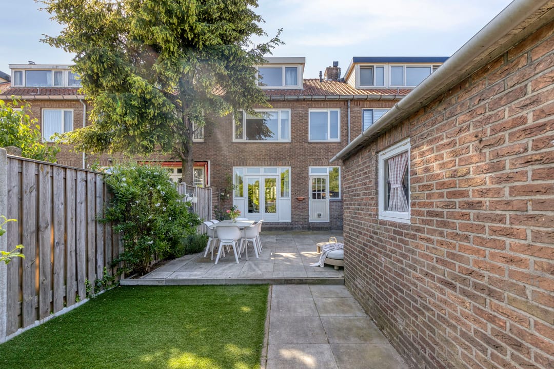 Photo 38 of Heinsiusstraat 17