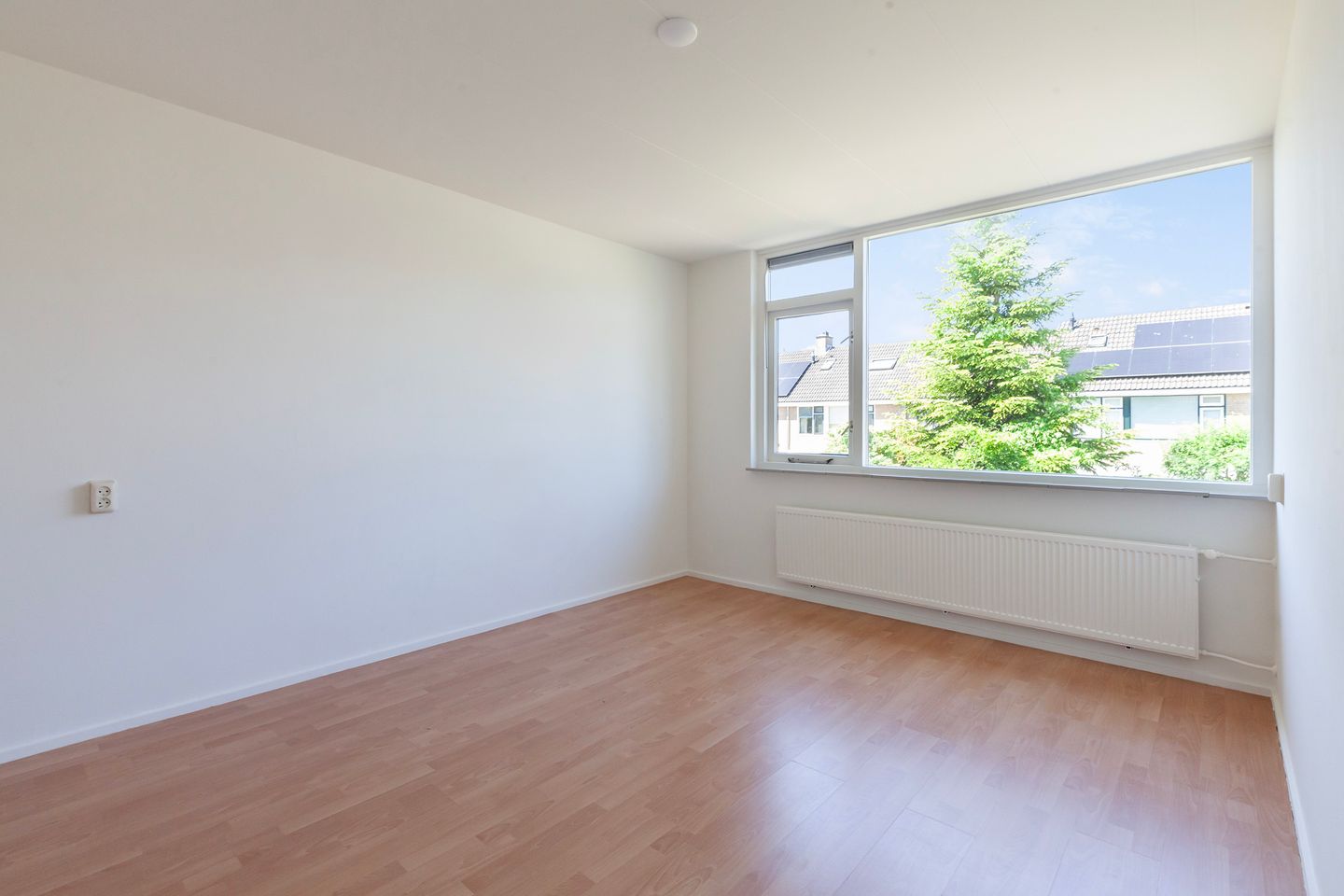 Spacious Family Home with Four Bedrooms in Popular Sterrenburg Neighborhood — 10