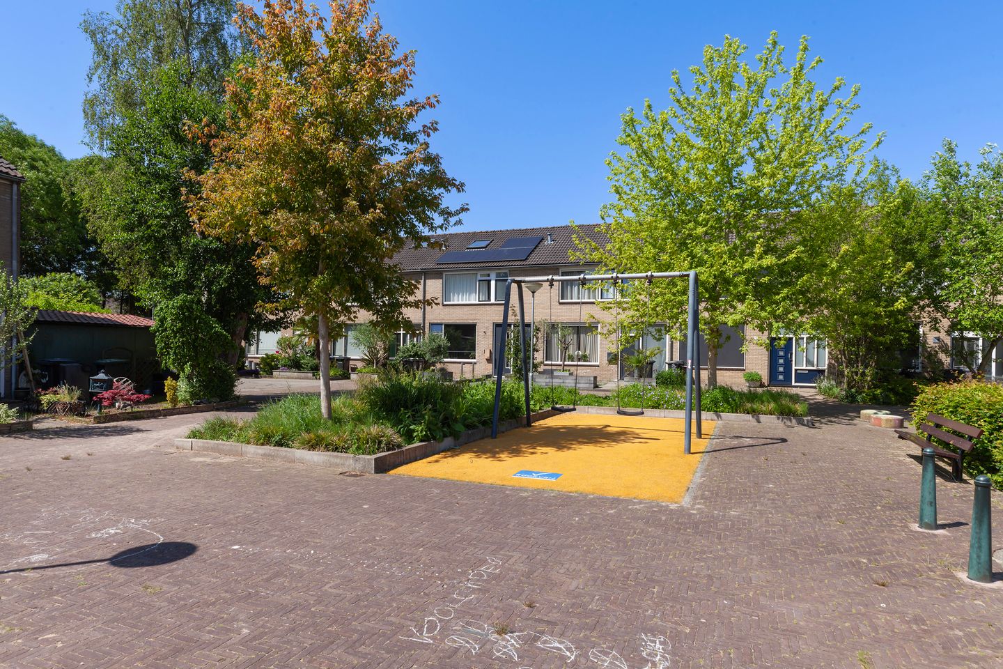 Spacious Family Home with Four Bedrooms in Popular Sterrenburg Neighborhood — 25