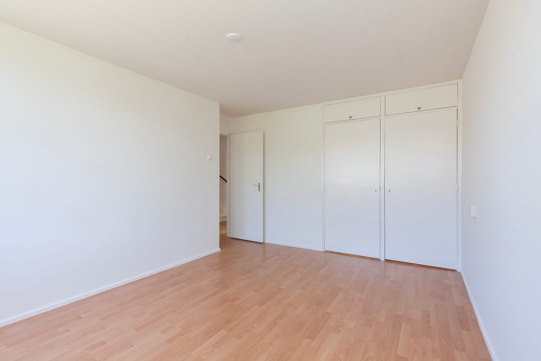 Spacious Family Home with Four Bedrooms in Popular Sterrenburg Neighborhood — 11