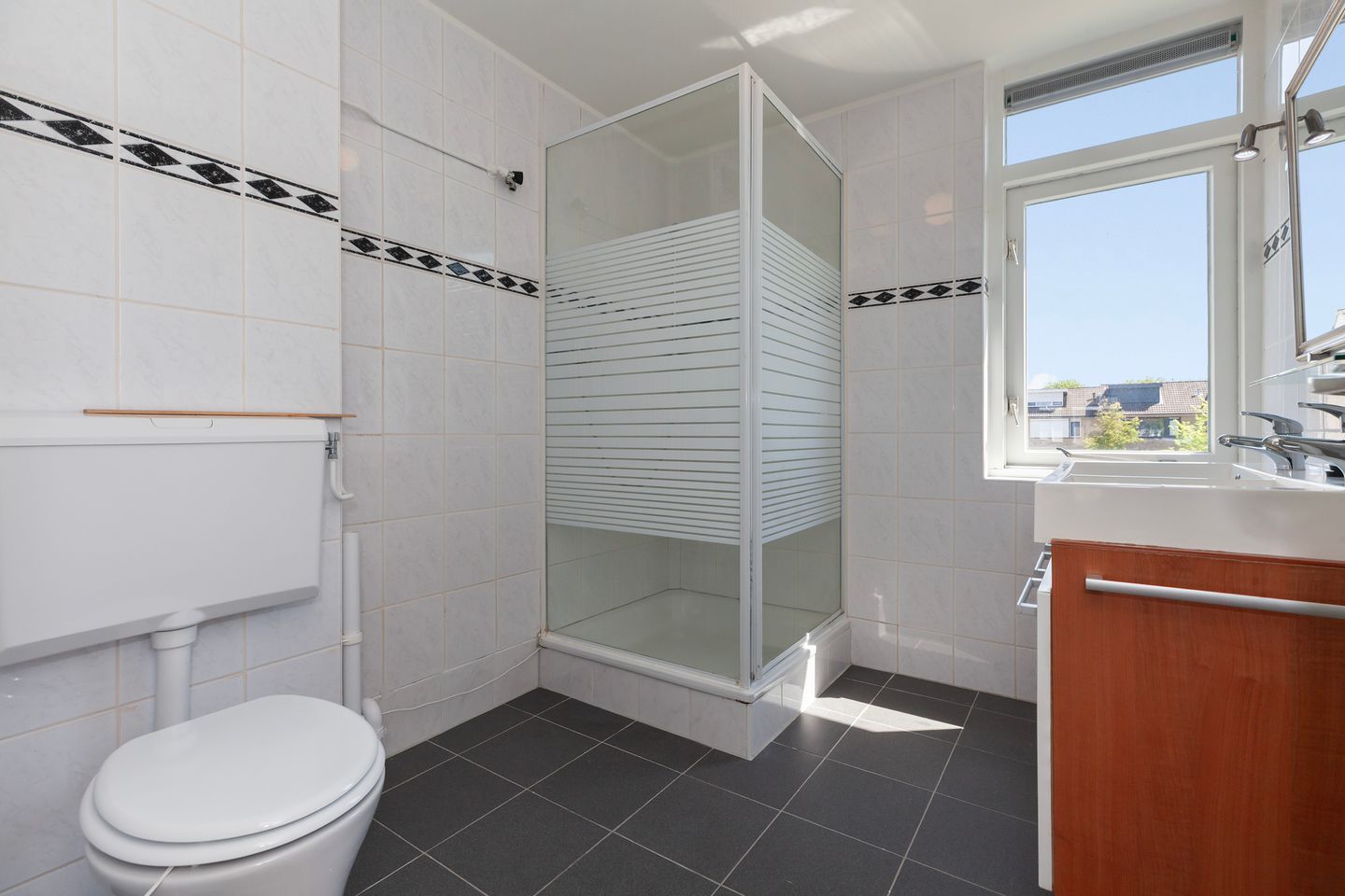 Spacious Family Home with Four Bedrooms in Popular Sterrenburg Neighborhood — 14