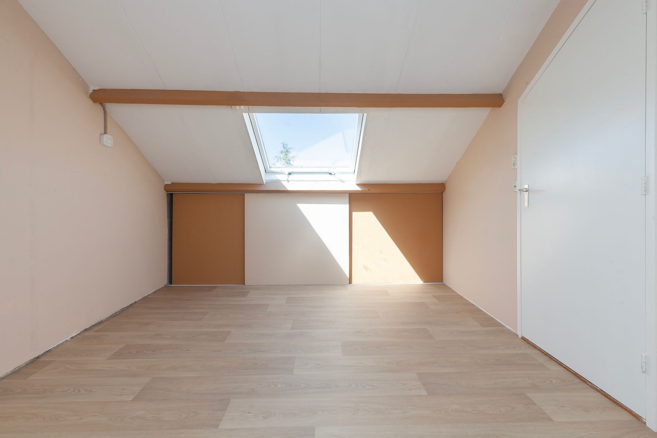 Spacious Family Home with Four Bedrooms in Popular Sterrenburg Neighborhood — 18