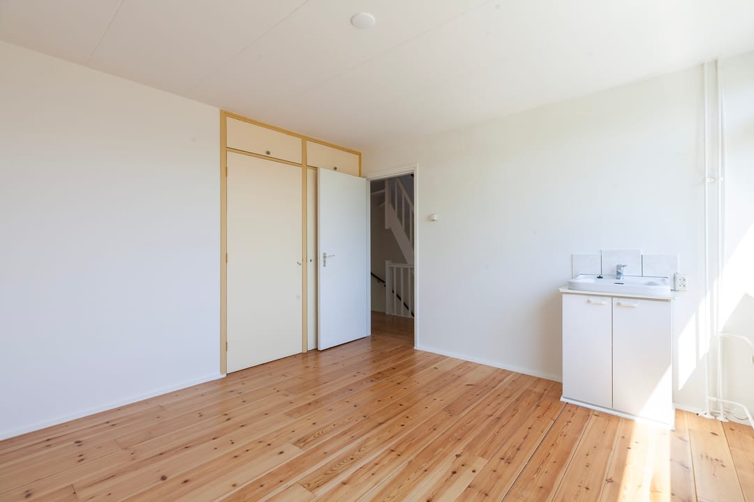 Spacious Family Home with Four Bedrooms in Popular Sterrenburg Neighborhood — 13