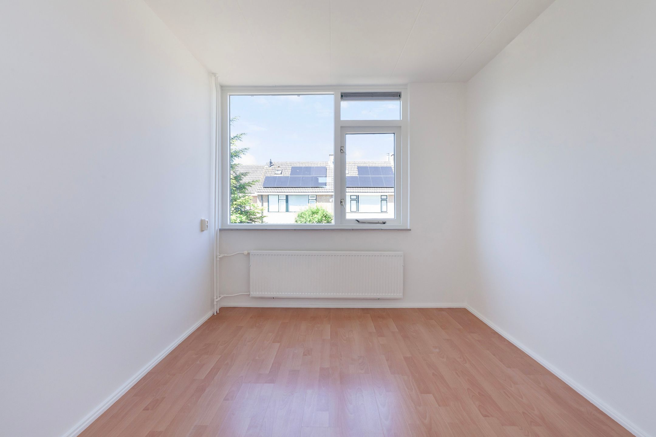 Spacious Family Home with Four Bedrooms in Popular Sterrenburg Neighborhood — 9