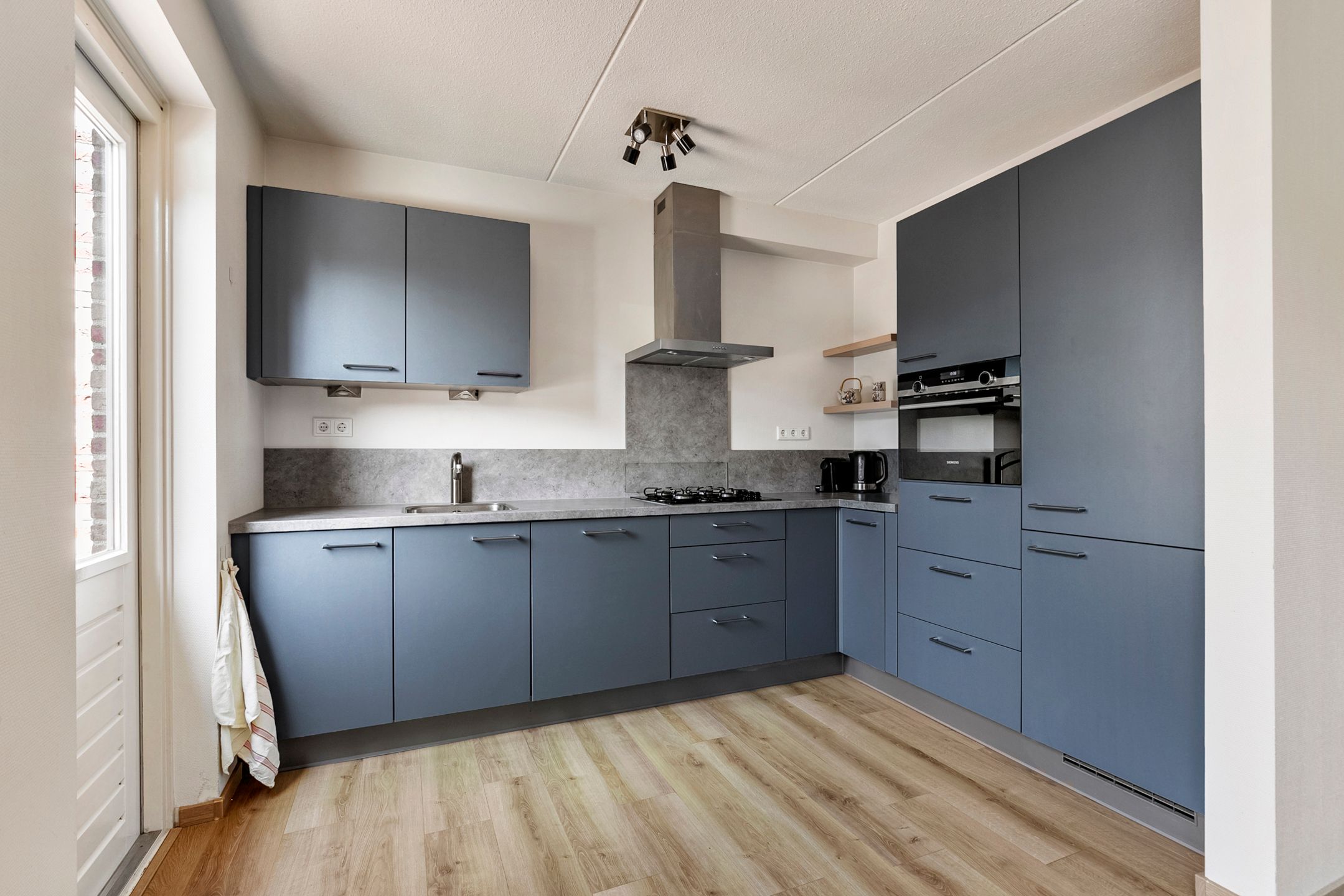 Spacious Terraced Home with Large Detached Garage in Didam — 9