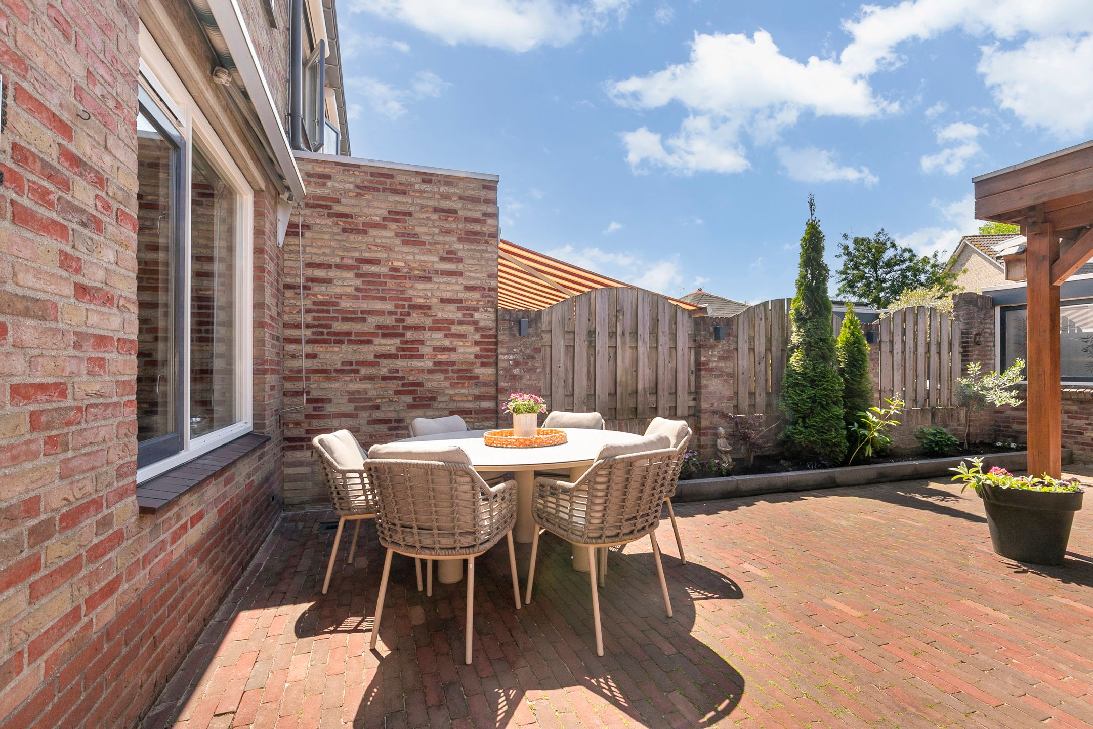 Spacious Terraced Home with Large Detached Garage in Didam — 12
