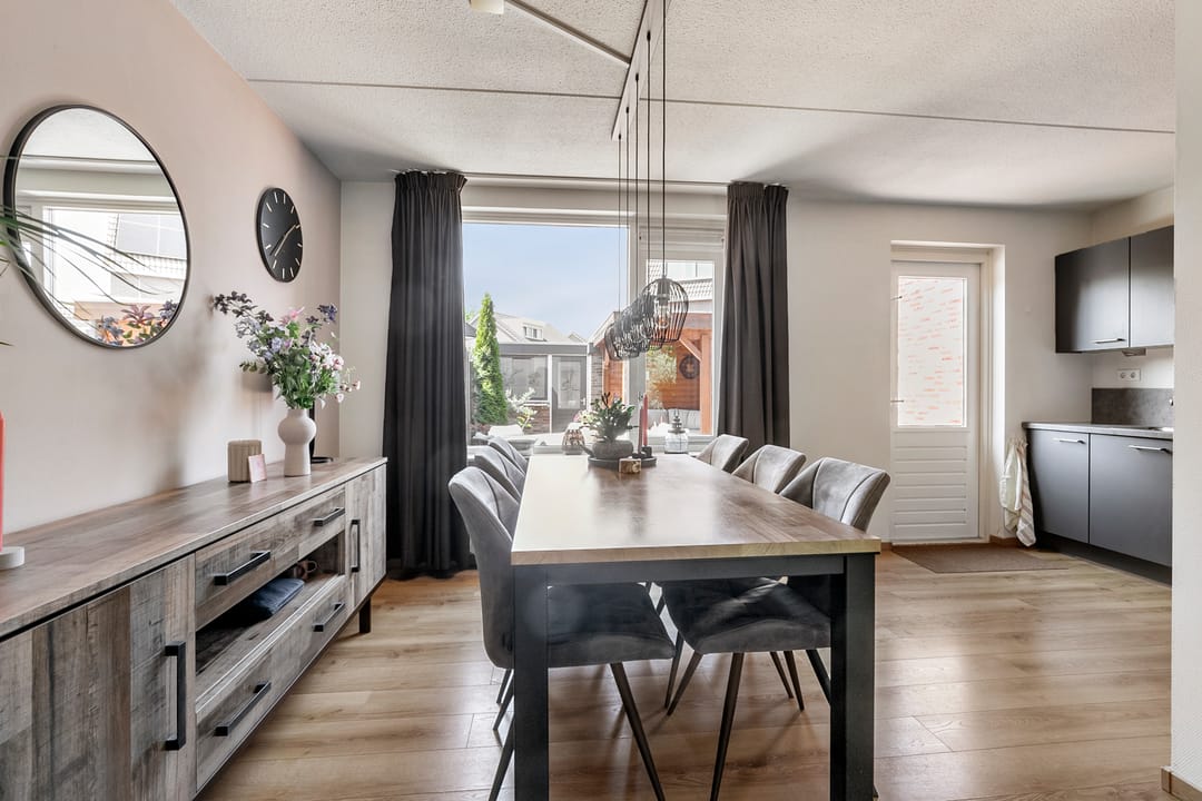 Spacious Terraced Home with Large Detached Garage in Didam — 8
