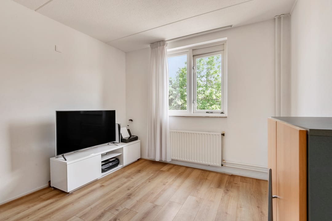 Spacious Terraced Home with Large Detached Garage in Didam — 22