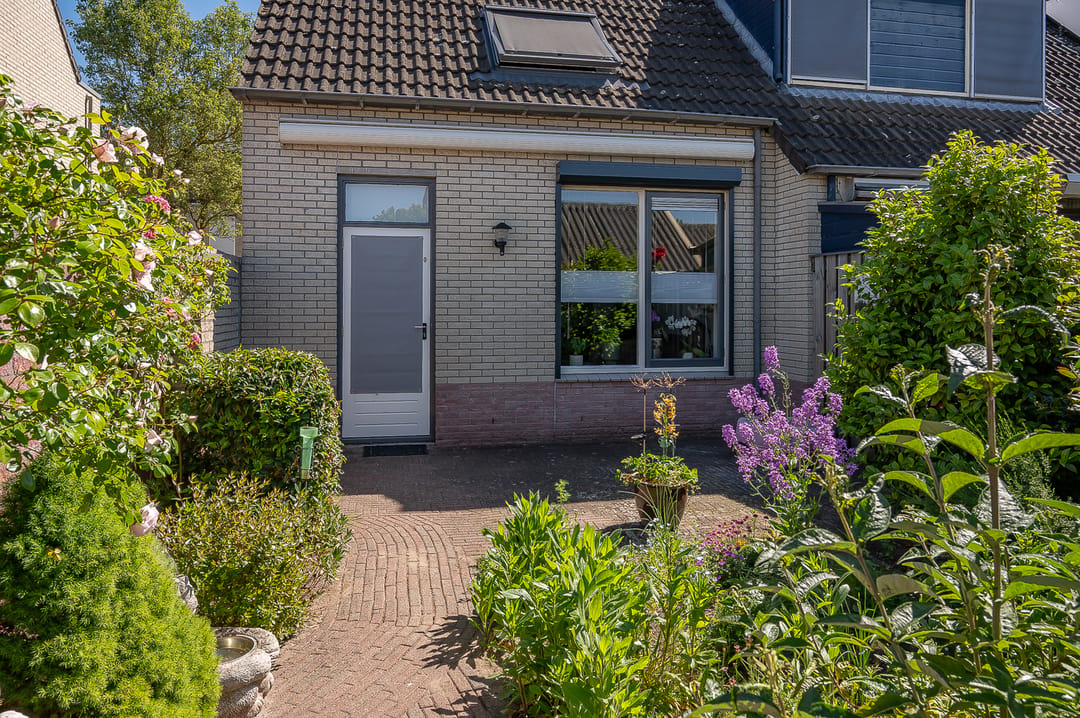 Spacious Corner Home with Sunny Garden and Garage in Popular Zelhem Neighborhood — 32