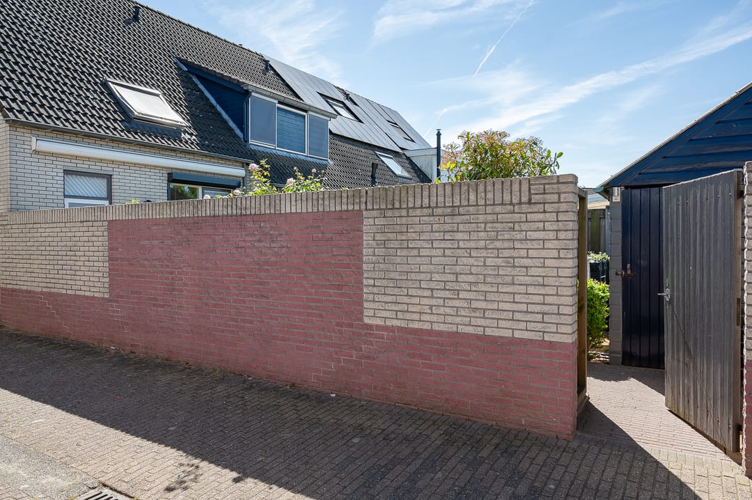 Spacious Corner Home with Sunny Garden and Garage in Popular Zelhem Neighborhood — 37
