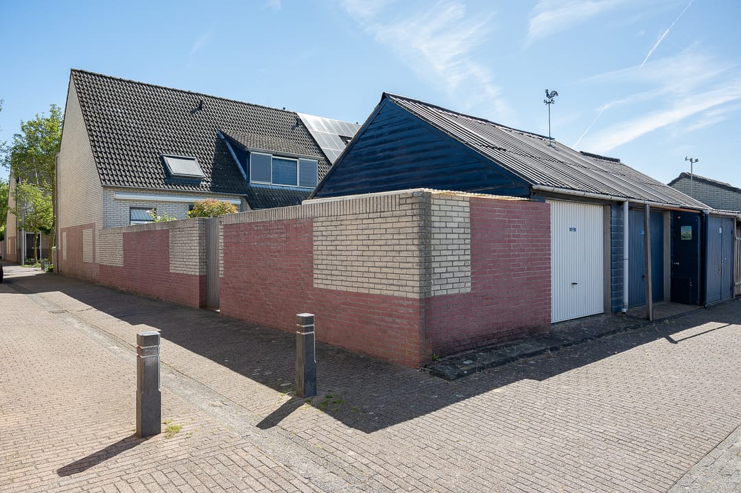 Spacious Corner Home with Sunny Garden and Garage in Popular Zelhem Neighborhood — 38