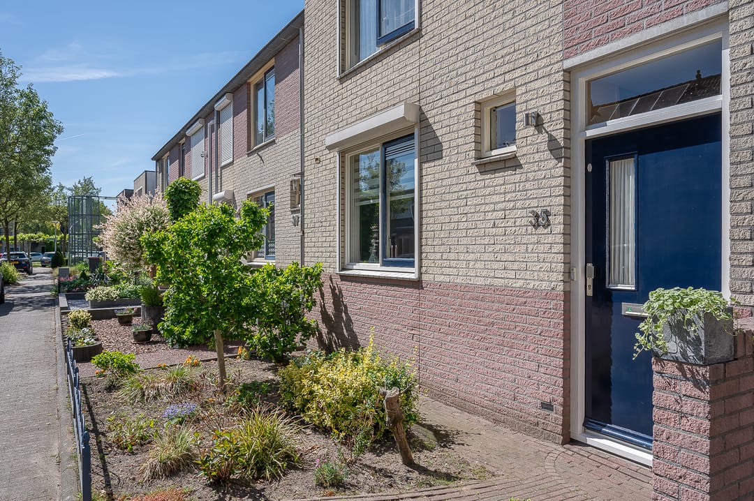 Spacious Corner Home with Sunny Garden and Garage in Popular Zelhem Neighborhood — 8