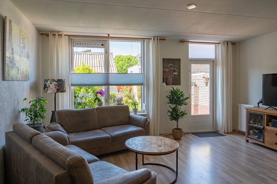 Spacious Corner Home with Sunny Garden and Garage in Popular Zelhem Neighborhood — 11