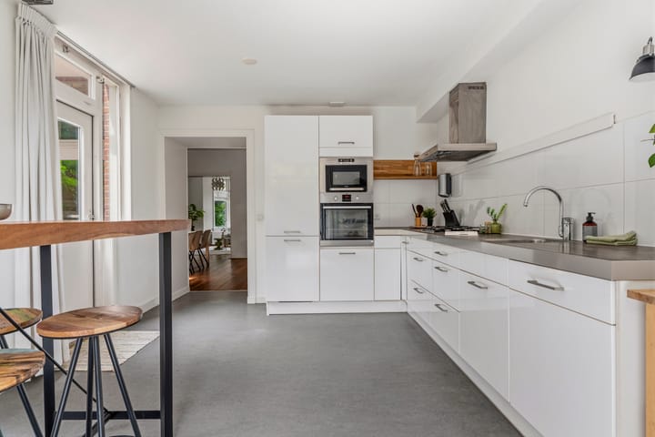 Photo 4 of Ruisdaelstraat 38