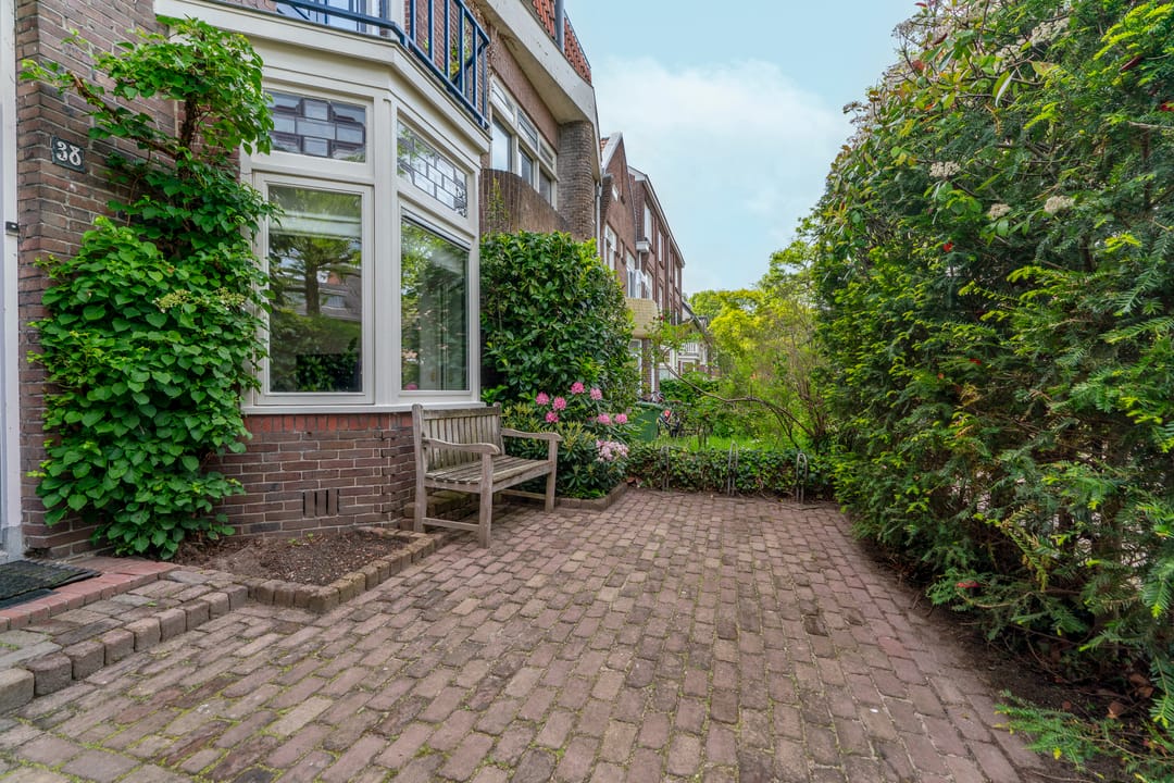 Photo 8 of Ruisdaelstraat 38