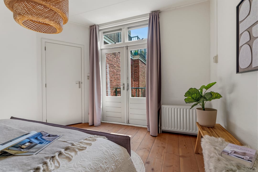 Photo 32 of Ruisdaelstraat 38