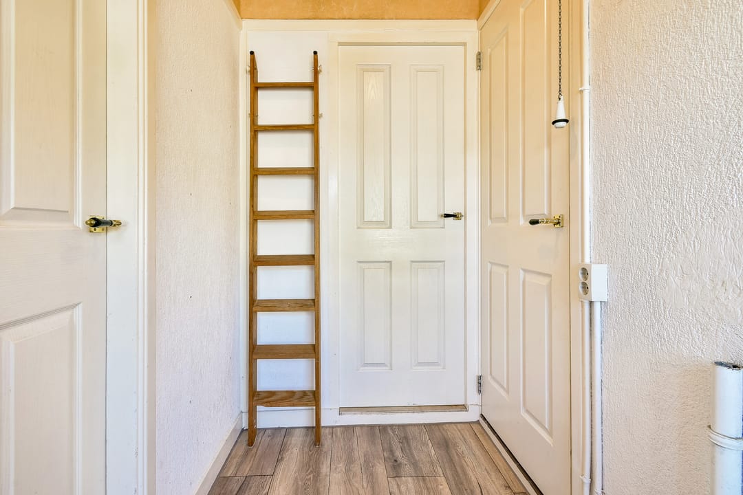 Development Opportunity: Maisonette with Permitted Split Potential in Watergraafsmeer — 17