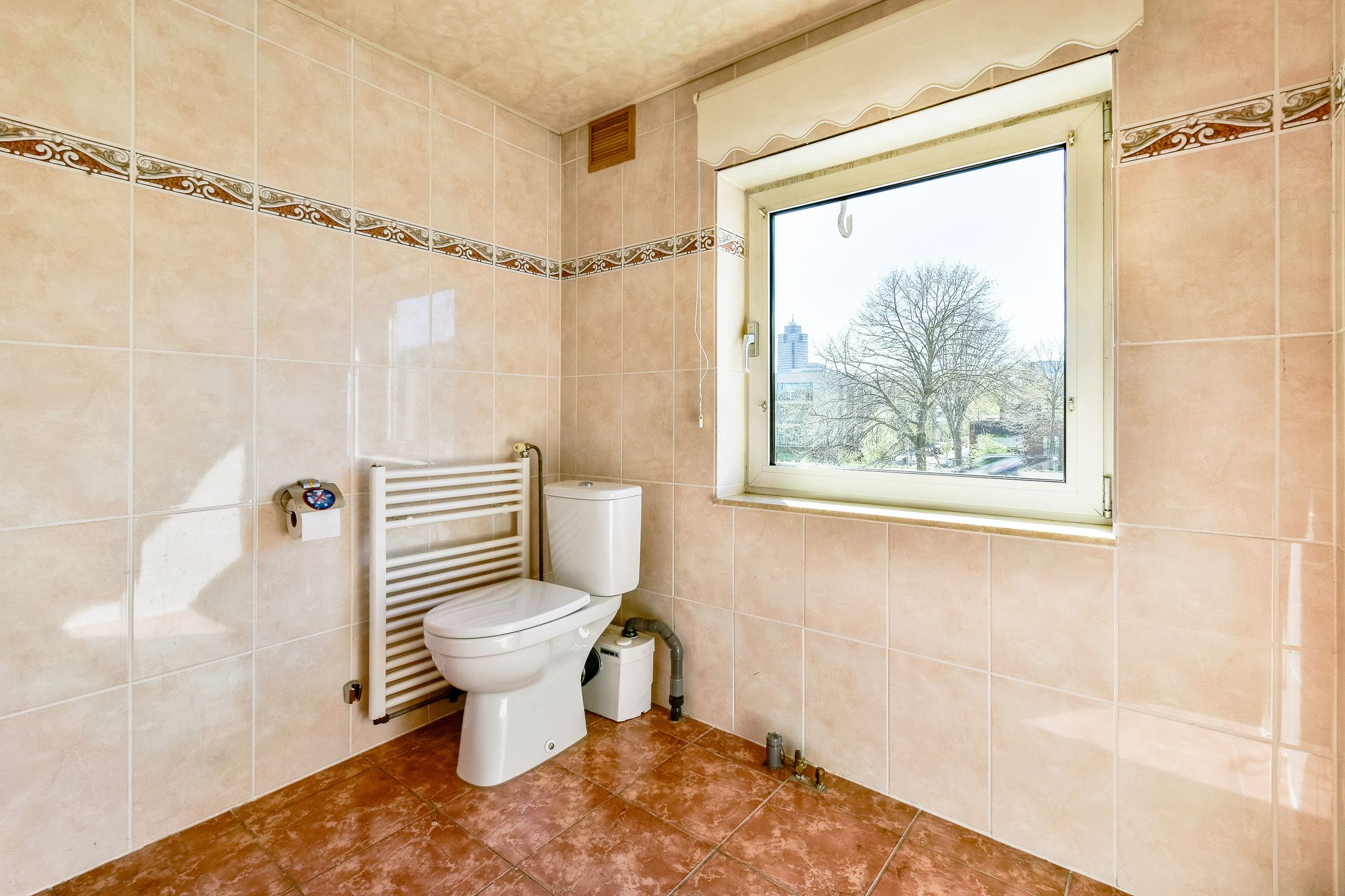 Development Opportunity: Maisonette with Permitted Split Potential in Watergraafsmeer — 18
