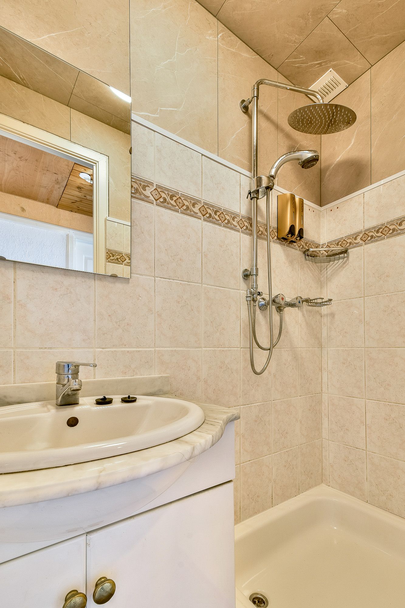 Development Opportunity: Maisonette with Permitted Split Potential in Watergraafsmeer — 21