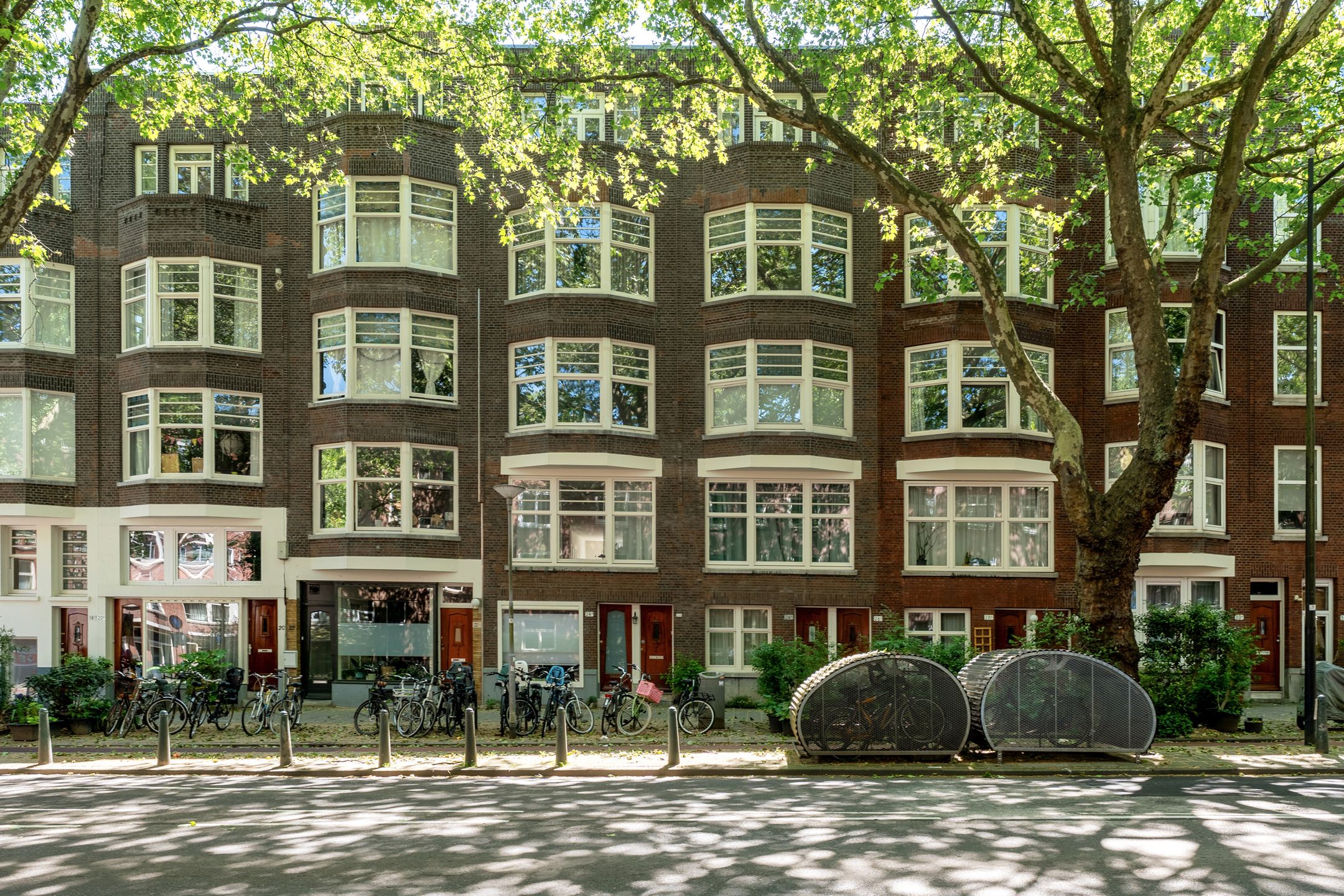 2-bedroom freehold villa in Rotterdam — photo 1 of 5