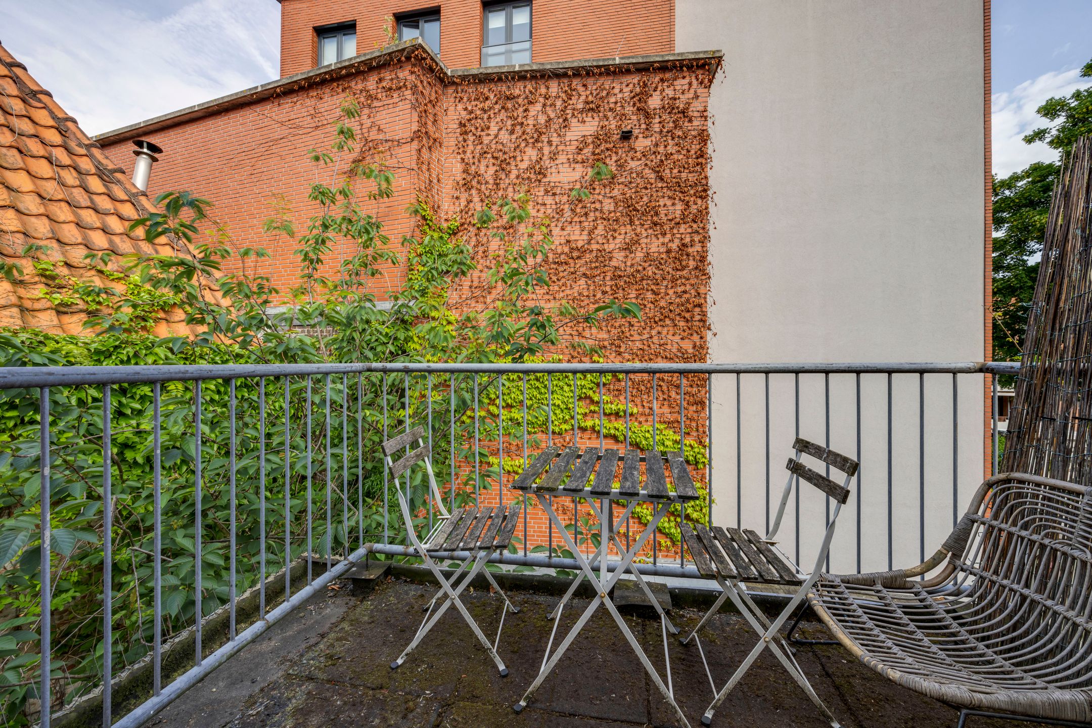 Stylish Top-Floor Apartment with Iconic Grote Kerk Views in The Hague Centre — 24