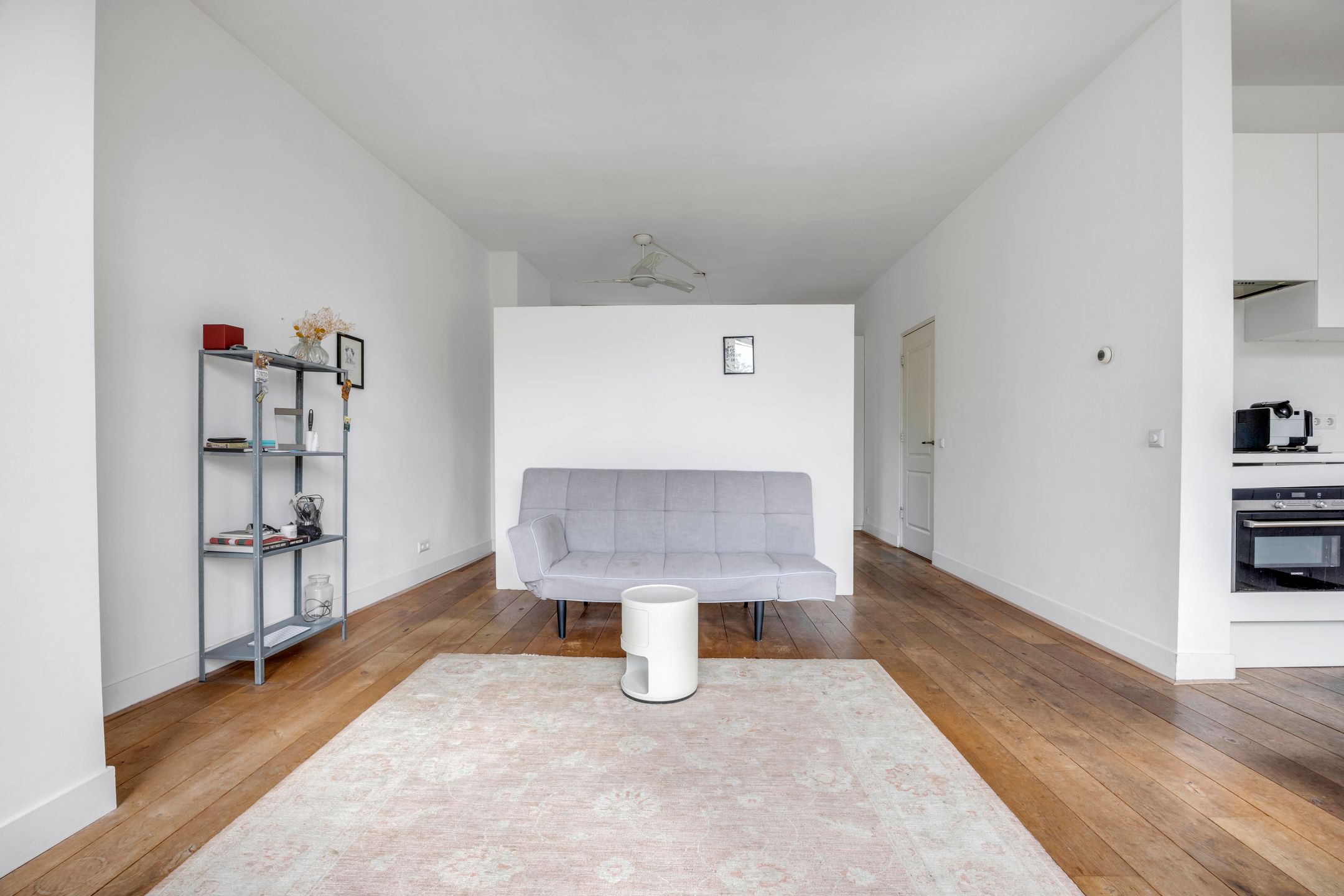 Stylish Top-Floor Apartment with Iconic Grote Kerk Views in The Hague Centre — 12