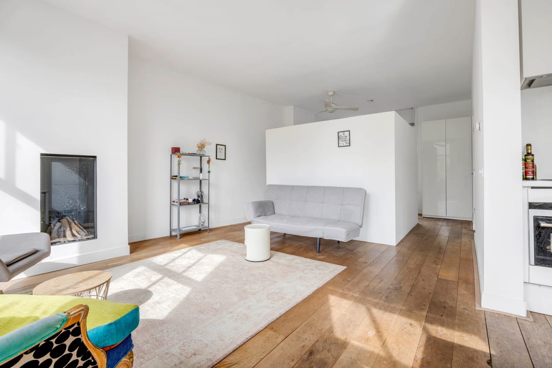 Stylish Top-Floor Apartment with Iconic Grote Kerk Views in The Hague Centre — 11