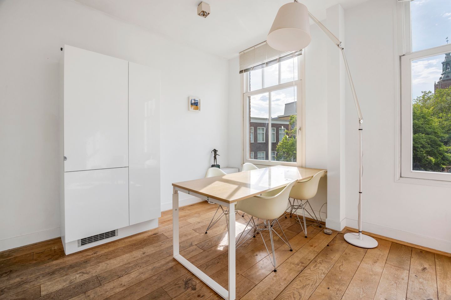 Stylish Top-Floor Apartment with Iconic Grote Kerk Views in The Hague Centre — 14