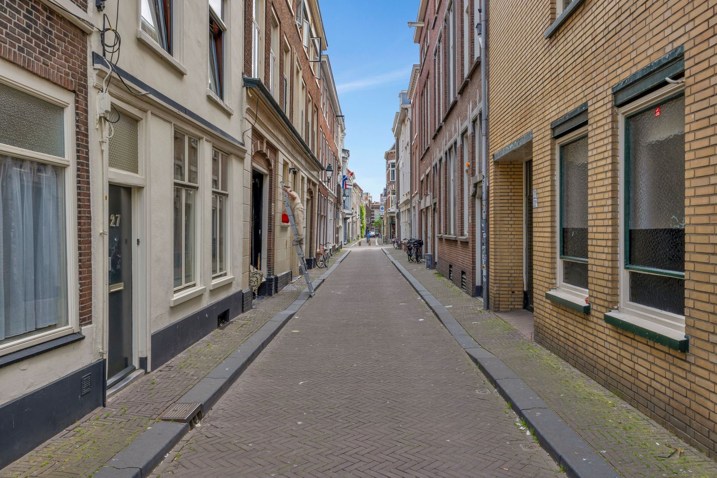 Stylish Top-Floor Apartment with Iconic Grote Kerk Views in The Hague Centre — 29