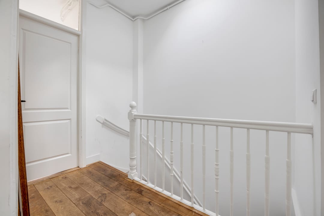 Stylish Top-Floor Apartment with Iconic Grote Kerk Views in The Hague Centre — 7