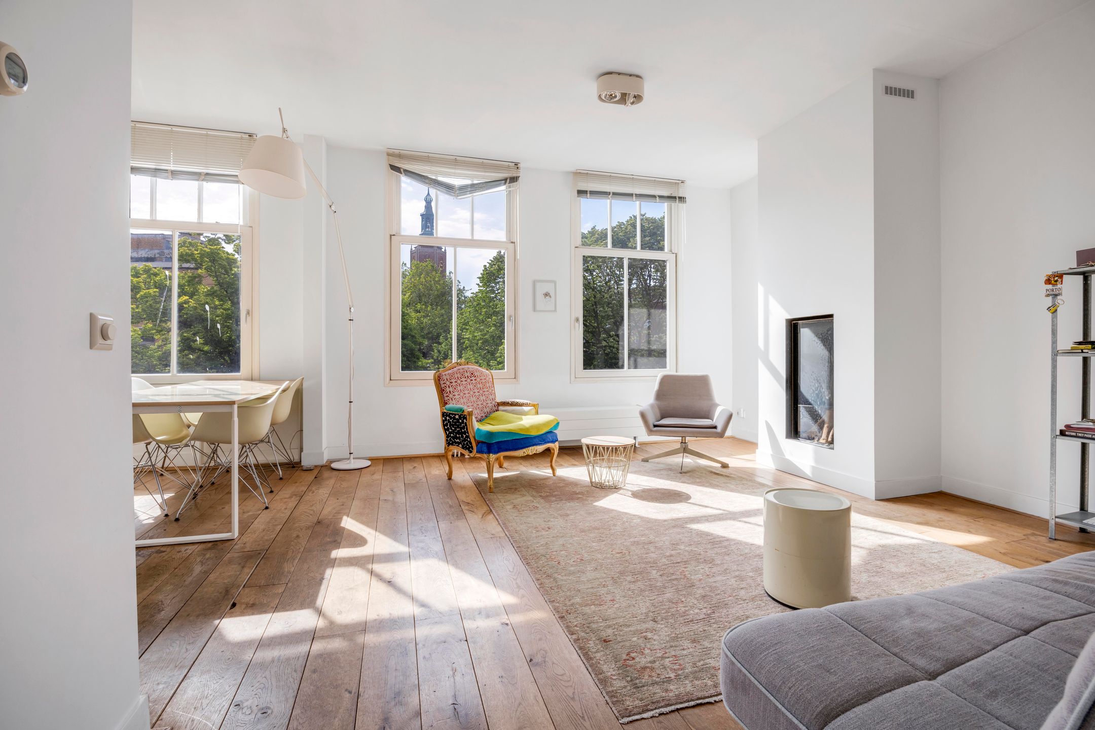 Stylish Top-Floor Apartment with Iconic Grote Kerk Views in The Hague Centre — 9