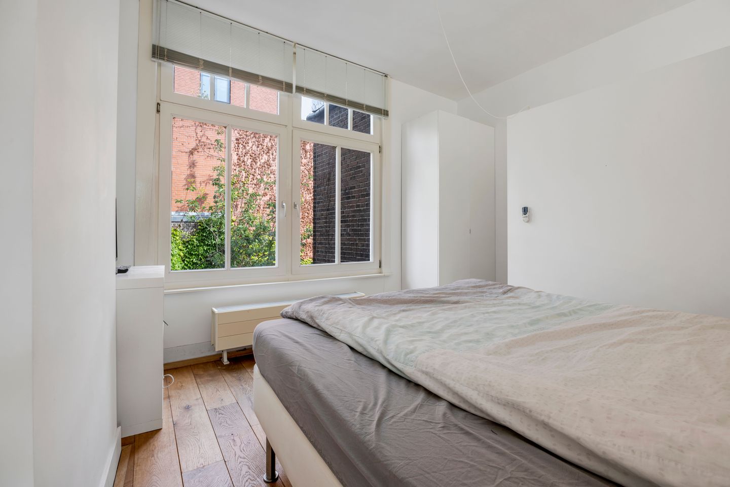 Stylish Top-Floor Apartment with Iconic Grote Kerk Views in The Hague Centre — 19