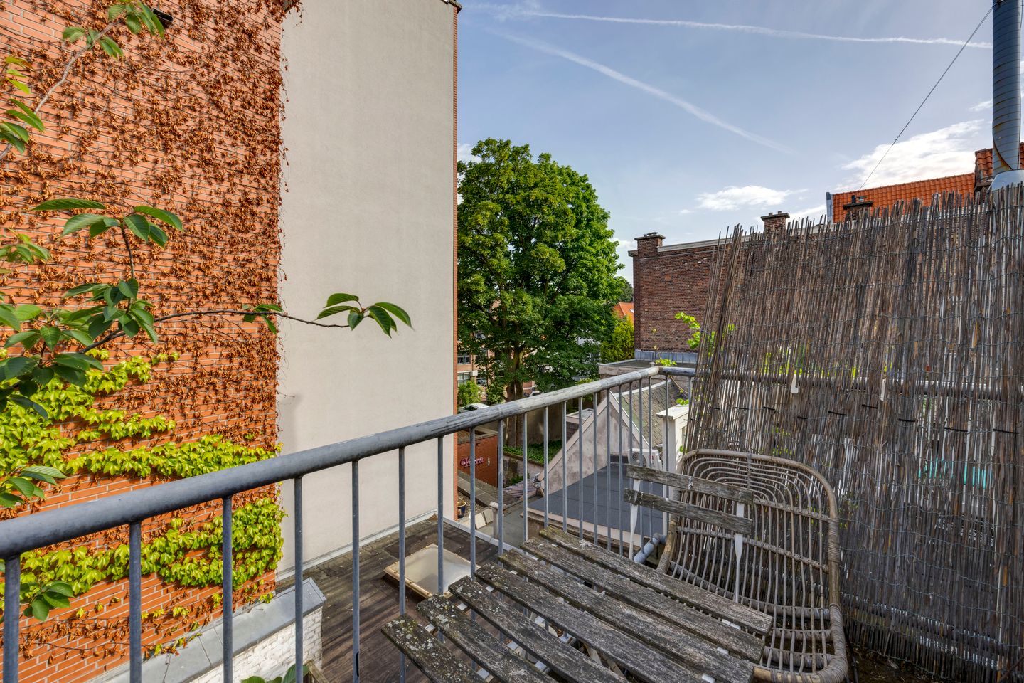 Stylish Top-Floor Apartment with Iconic Grote Kerk Views in The Hague Centre — 25
