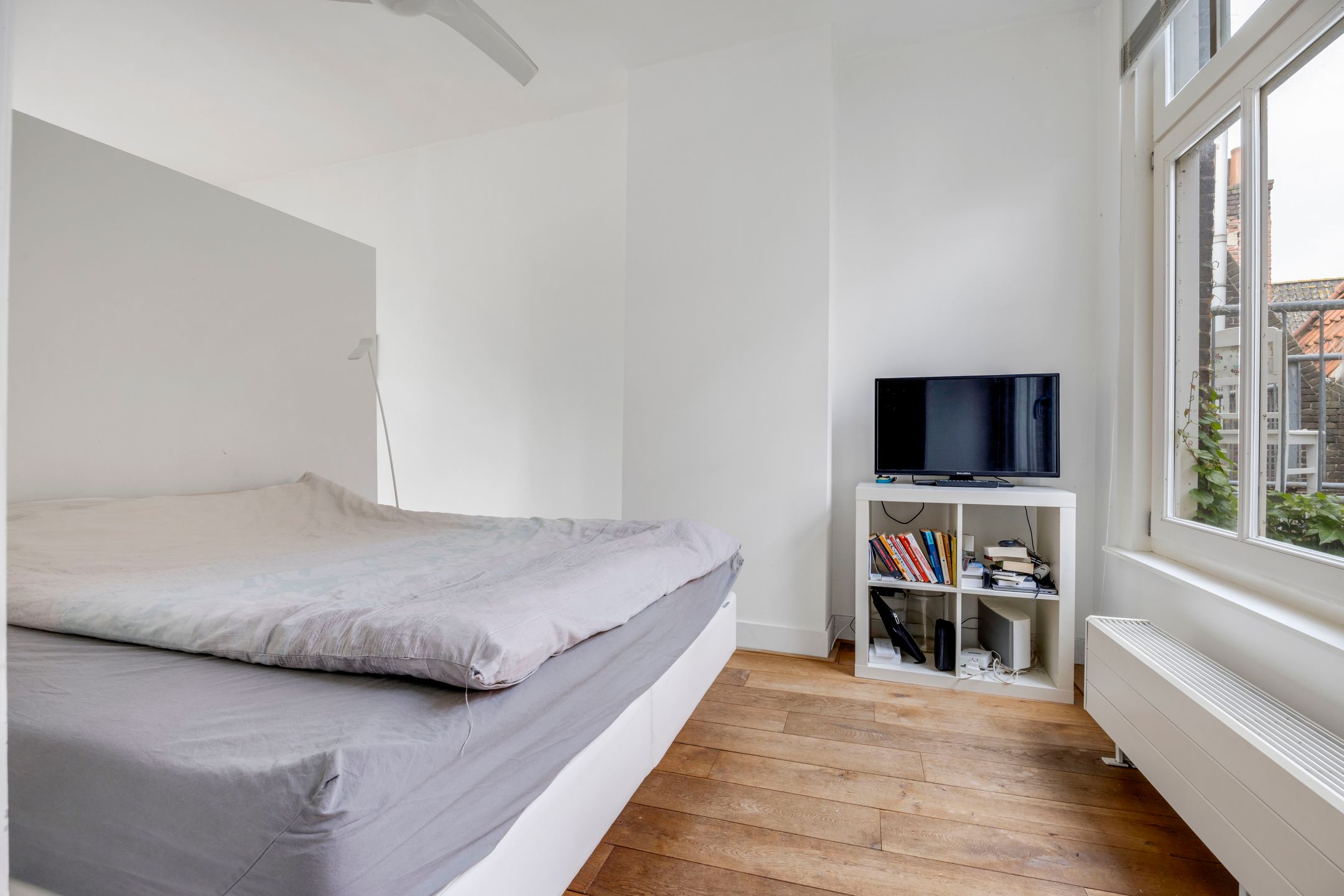Stylish Top-Floor Apartment with Iconic Grote Kerk Views in The Hague Centre — 18