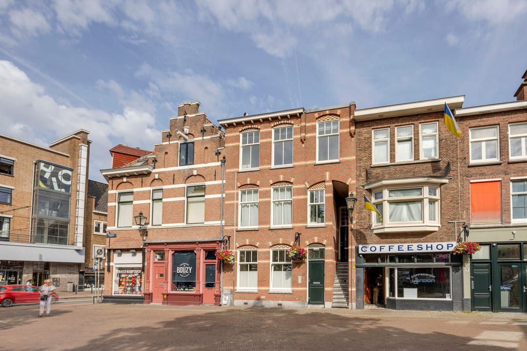 Stylish Top-Floor Apartment with Iconic Grote Kerk Views in The Hague Centre — 26