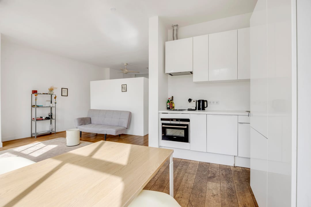 Stylish Top-Floor Apartment with Iconic Grote Kerk Views in The Hague Centre — 16