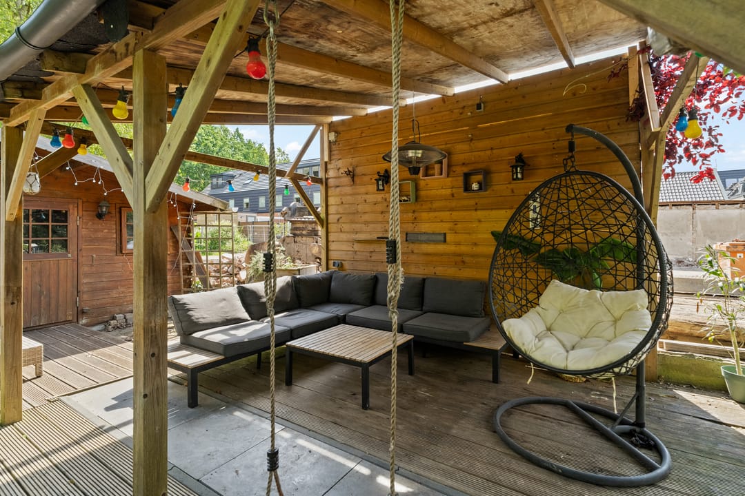 Charming Semi-Detached Home Near Nature with Private Parking — 26