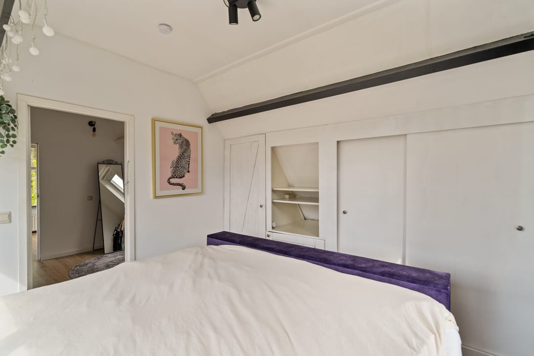 Charming Semi-Detached Home Near Nature with Private Parking — 22