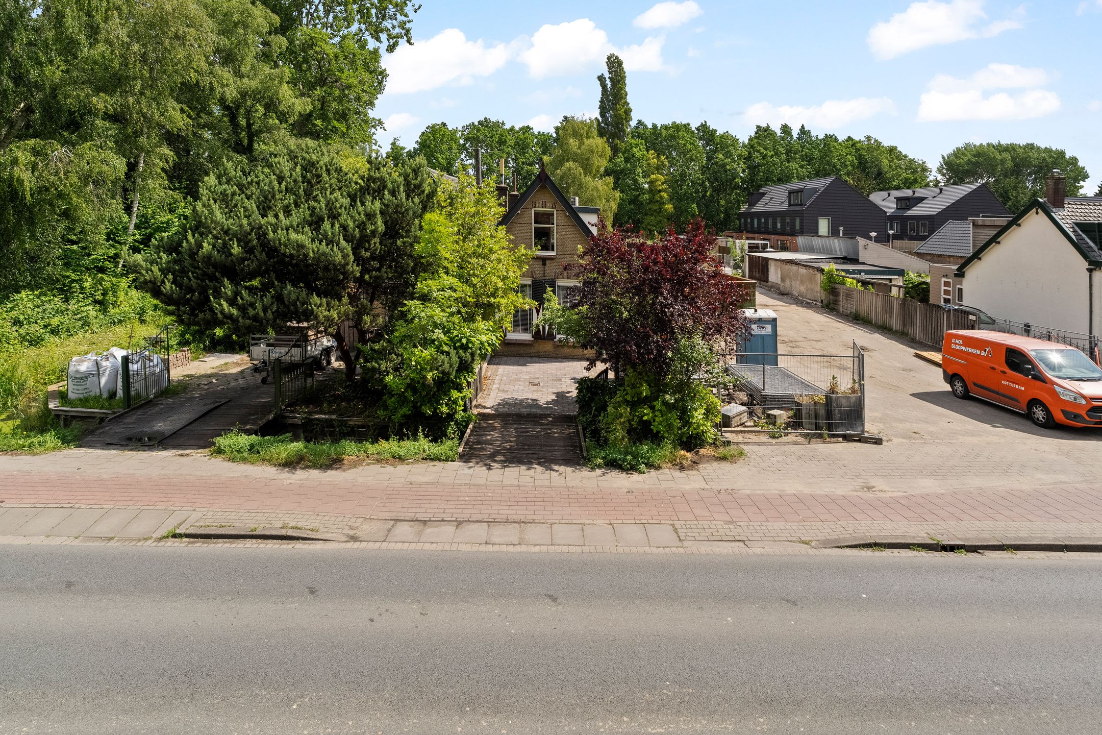 Charming Semi-Detached Home Near Nature with Private Parking — 33